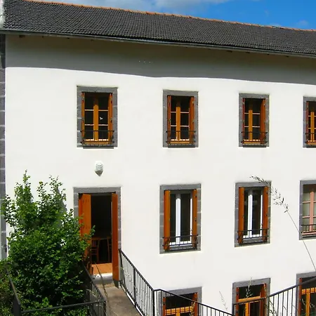Appartement En Rez-de-jardin Pontgibaud